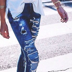 SALE✨Blank NYC Ripped Skinny Jeans